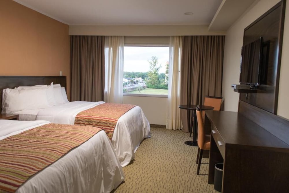 Superior Quadruple Room, Pool View photo 1