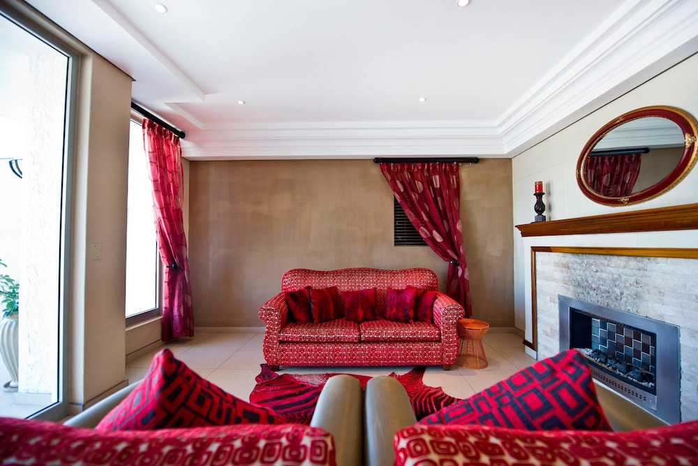 Room, 1 Double Bed, Balcony, City View photo 2