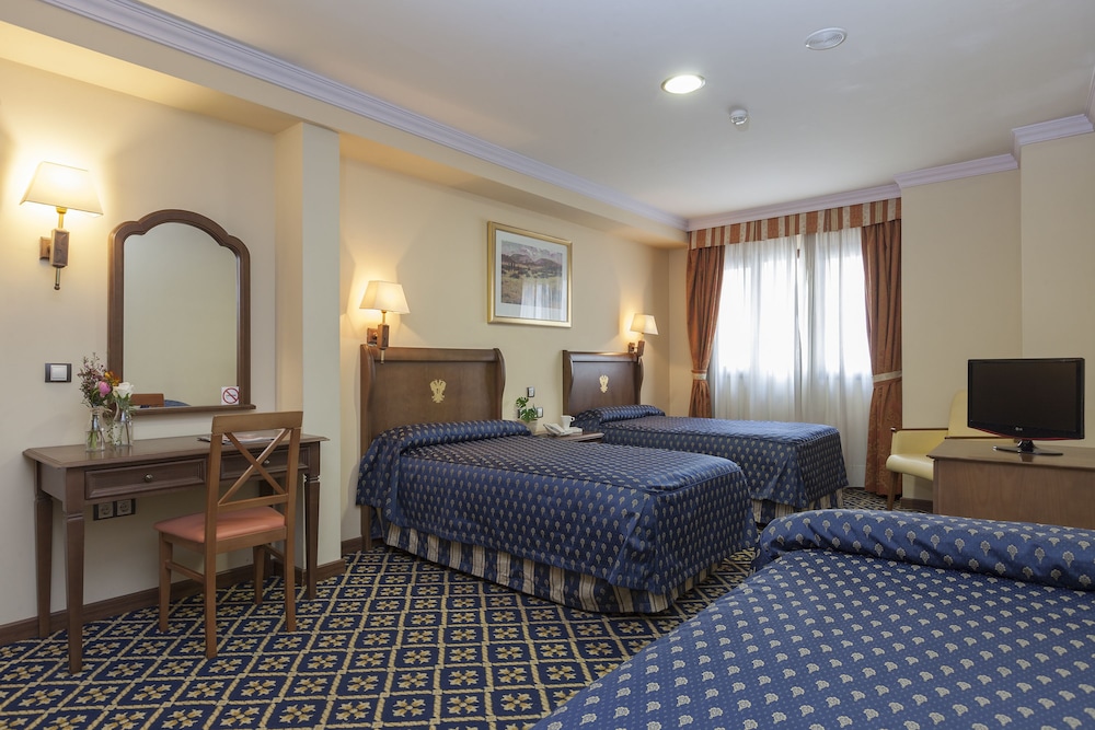 Standard Double Room (3 Adults) - Photo 1