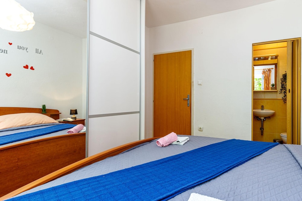 Family Apartment, Multiple Bedrooms, 2 Bathrooms (Beachside Apartment Krk)