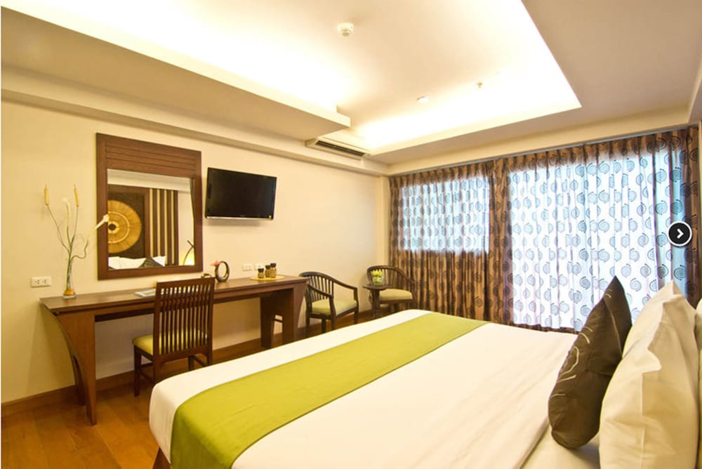 Deluxe Room, City View - Photo 11