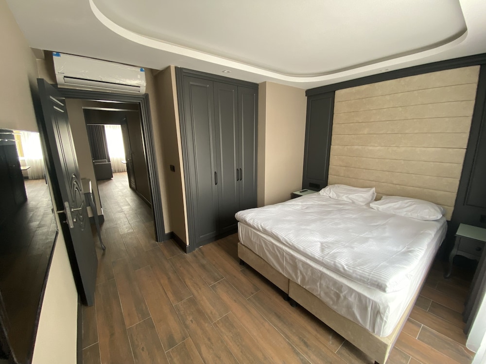 Studio Apartment, 1 King Bed with Sofa bed, Kitchenette, Annex Building, No Breakfast photo 1