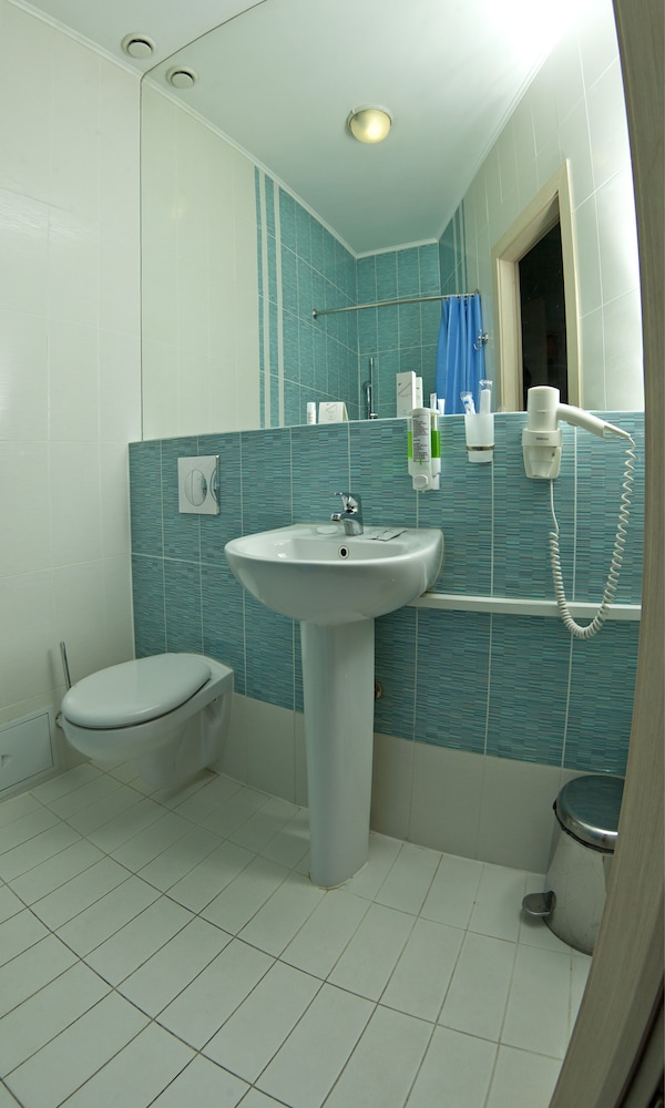 Triple Room, No Windows (6 часов/hours) photo 3