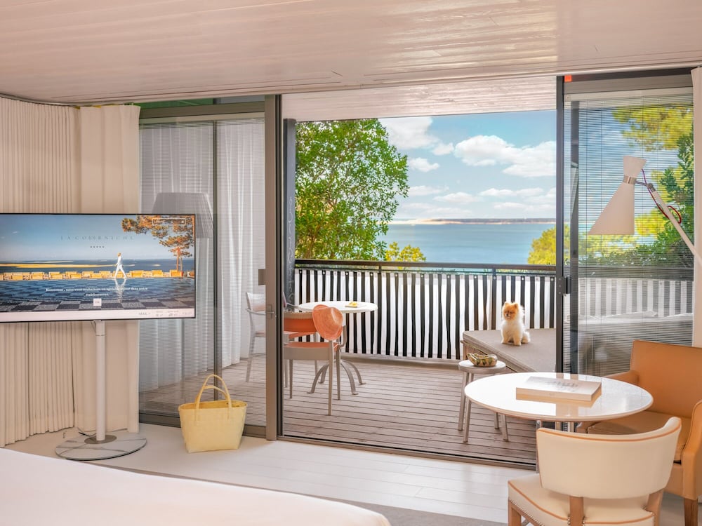 Deluxe Cabin, Lake View