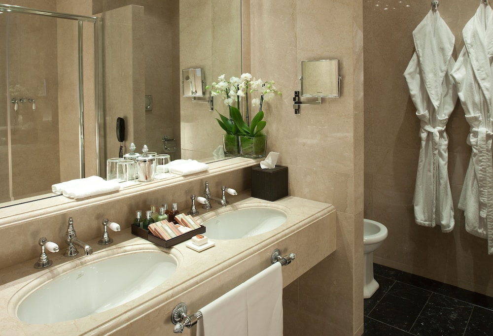 Executive Room - Photo 7