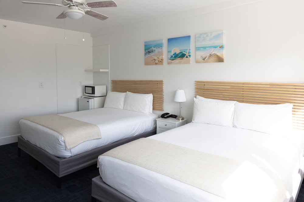 Deluxe Room, 2 Queen Beds - Photo 11