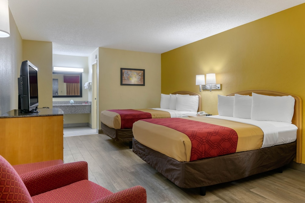 Standard Room, 2 Double Beds, Non Smoking - Photo 1