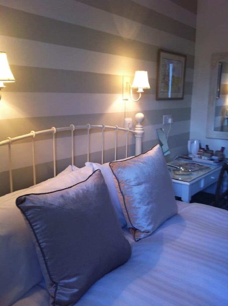 Double Room (Room 2)