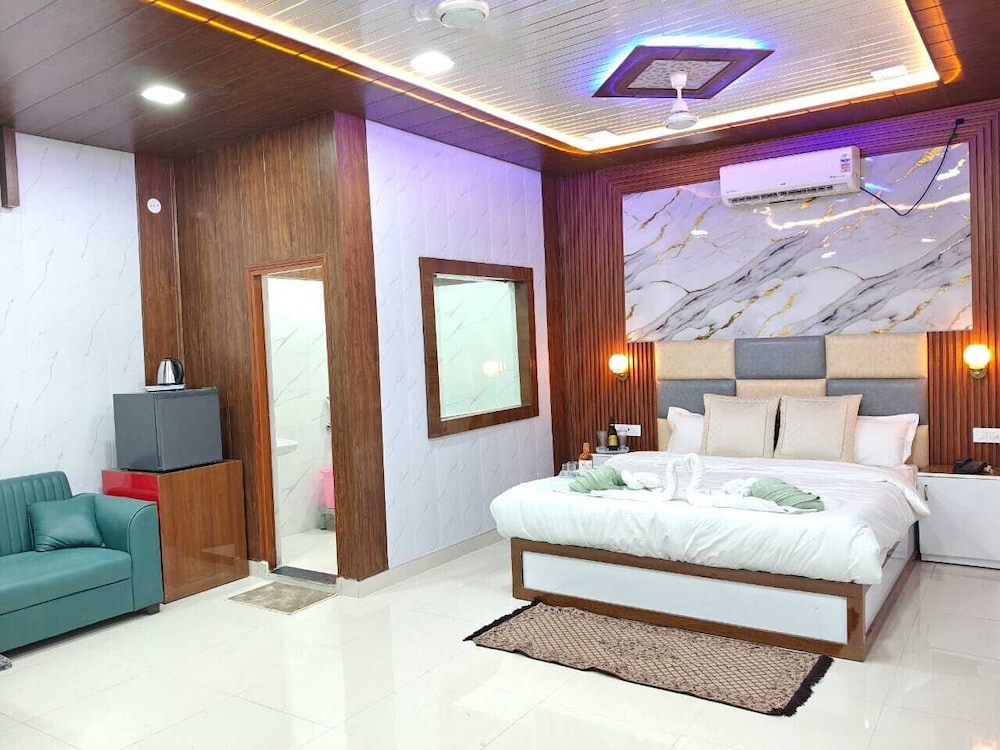 Suite, City View