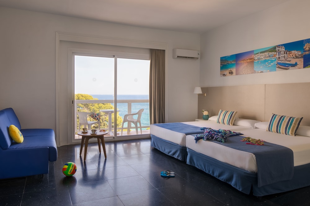 Superior Quadruple Room, Sea View (4 adults)