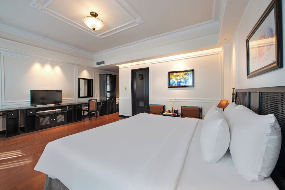 Deluxe Double Room (French Wing) - Photo 4