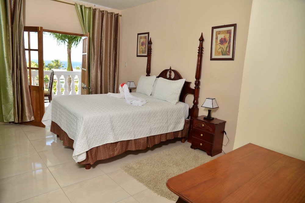 Deluxe Twin Room, 2 Queen Beds, Garden View photo 2