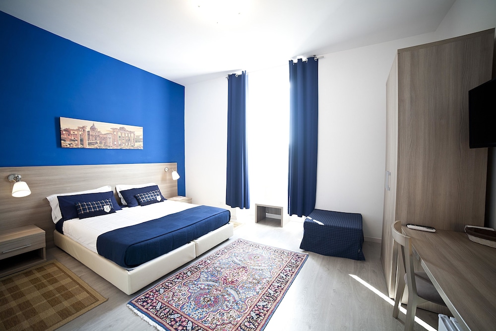 Premium double room photo 2