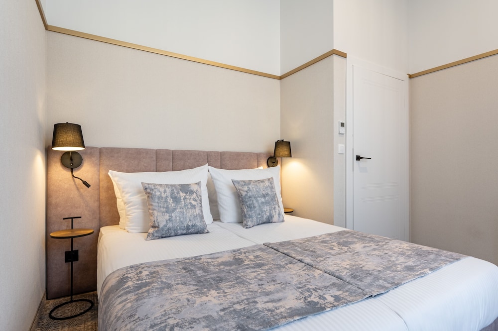 Standard Double or Twin Room - Photo 10