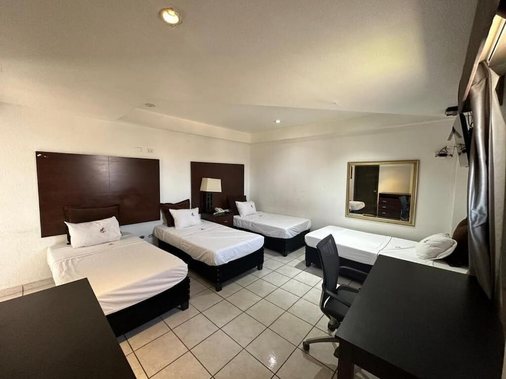 Business Quadruple Room photo 1