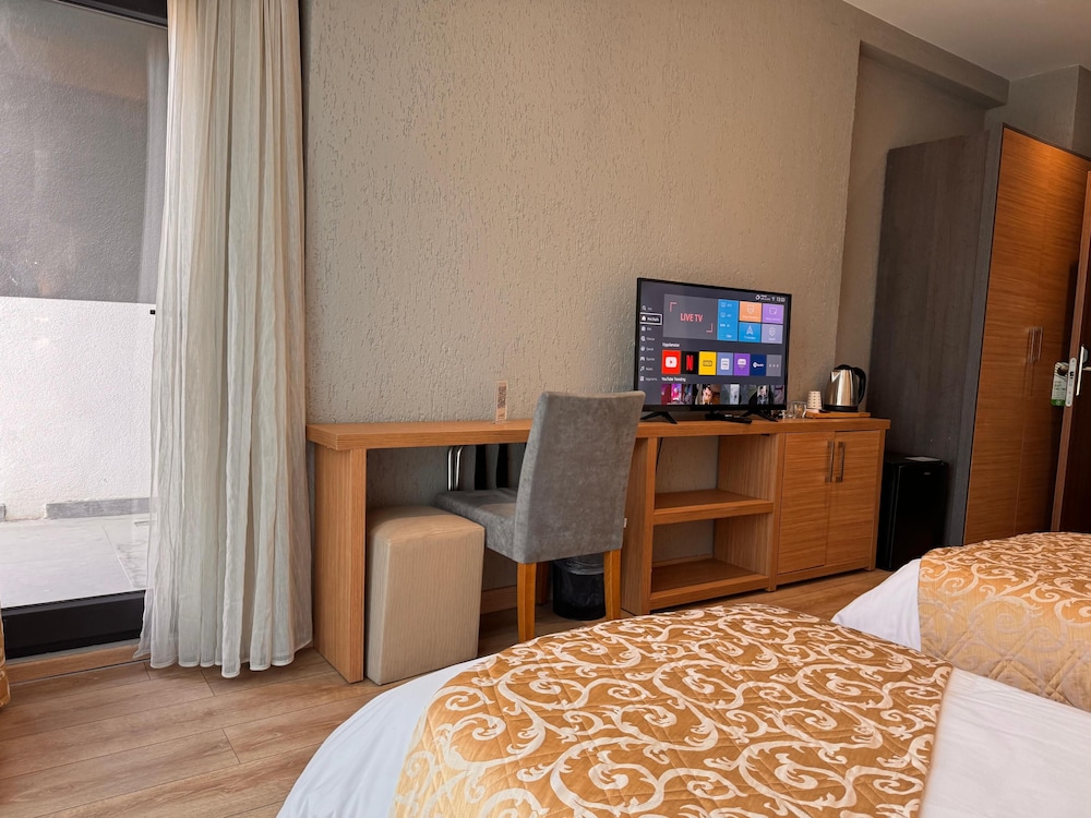 Standard Twin Room - Photo 3