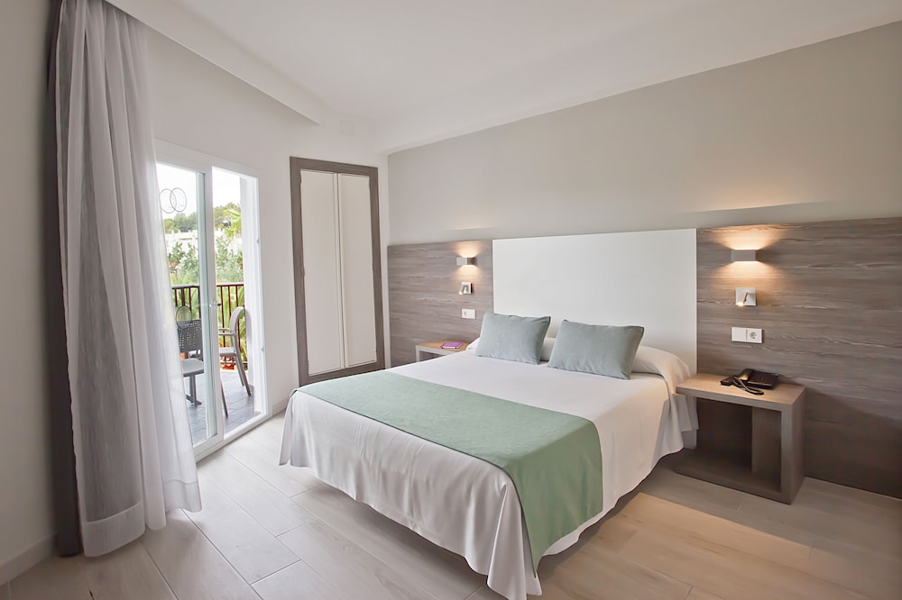 Double Room, Balcony, Pool View (2 adults)