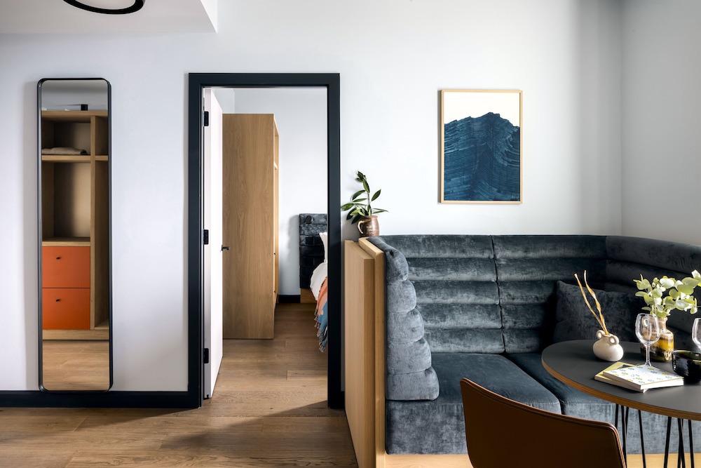 2 Bedroom Suite - Photo 7