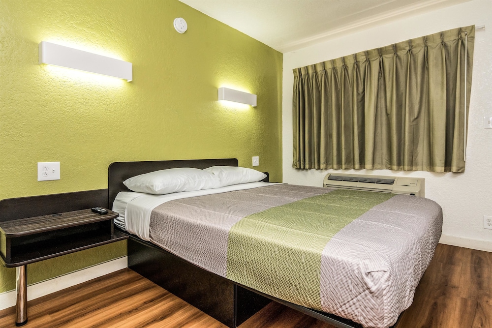Standard Room, 1 Queen Bed, Accessible, Non Smoking photo 1