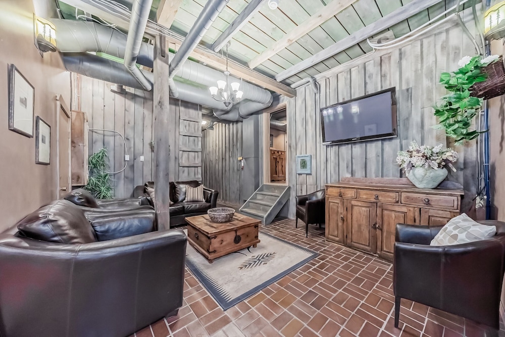 Lower Bunkhouse