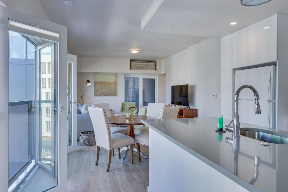 Condo, 2 Bedrooms