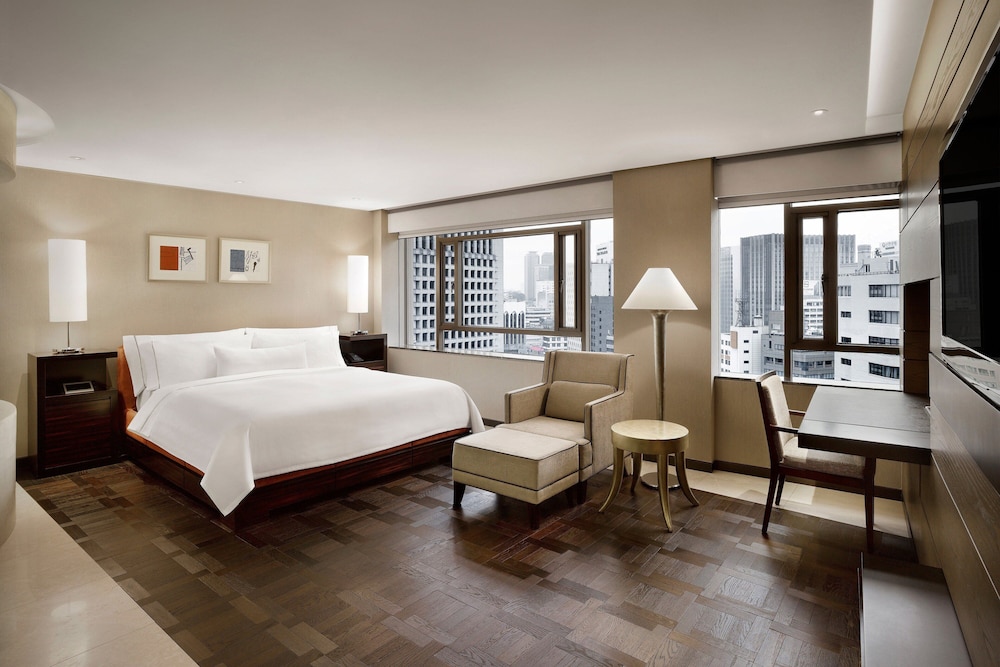 Premium Suite, 1 King Bed photo 2