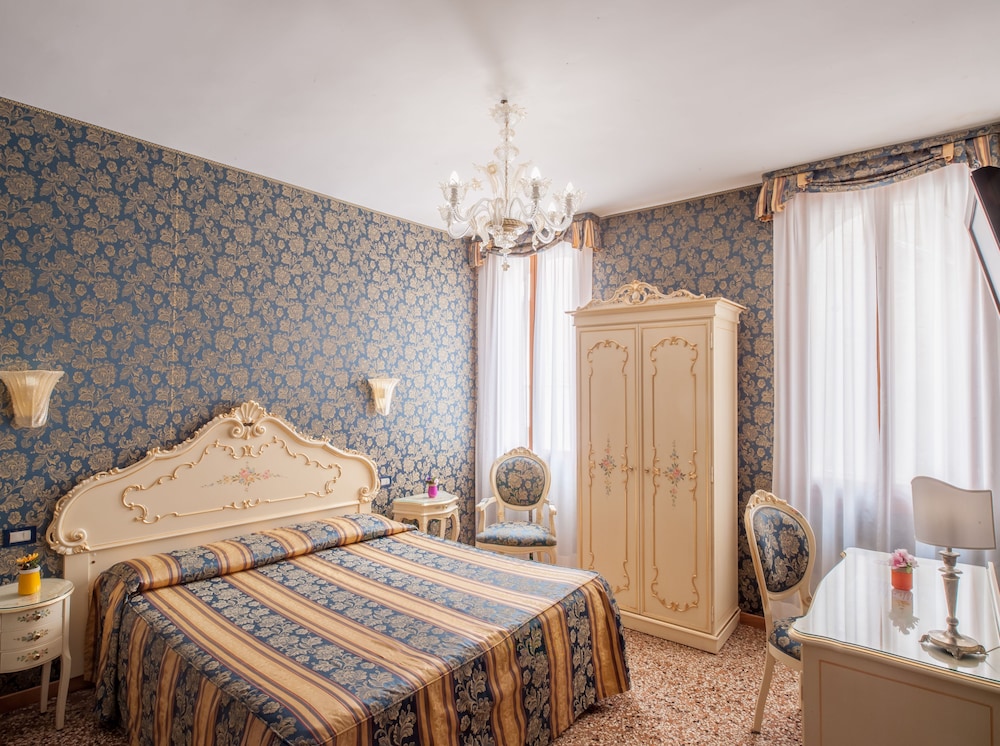 Superior Double or Twin Room photo 2