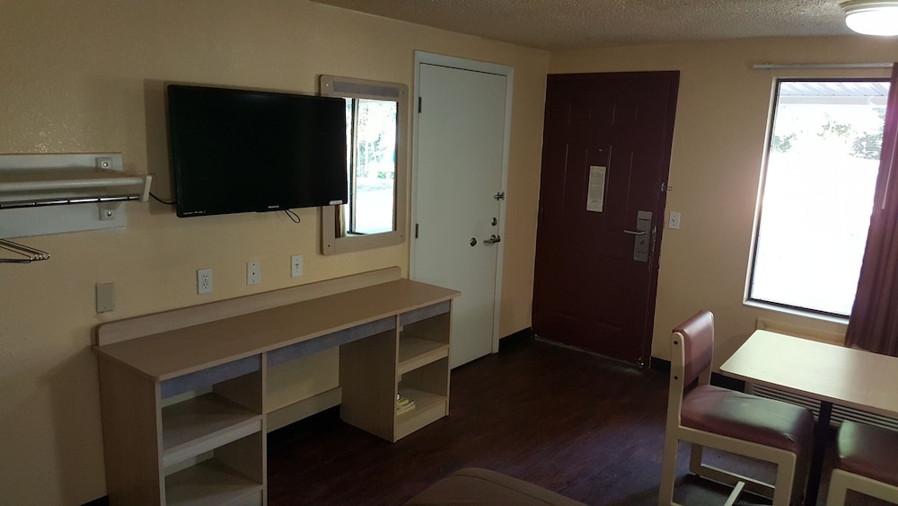 Room, 1 Queen Bed, Accessible, Non Smoking photo 3