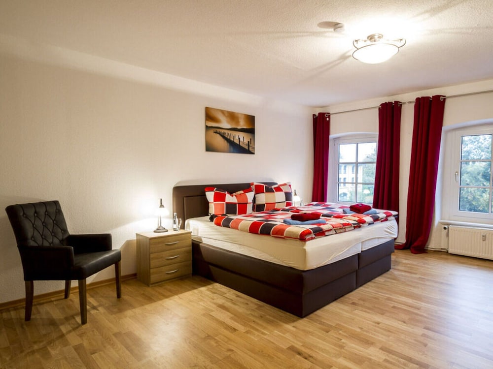 Apartment photo 2