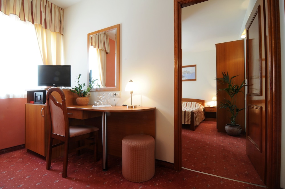 Business Suite, Park View
