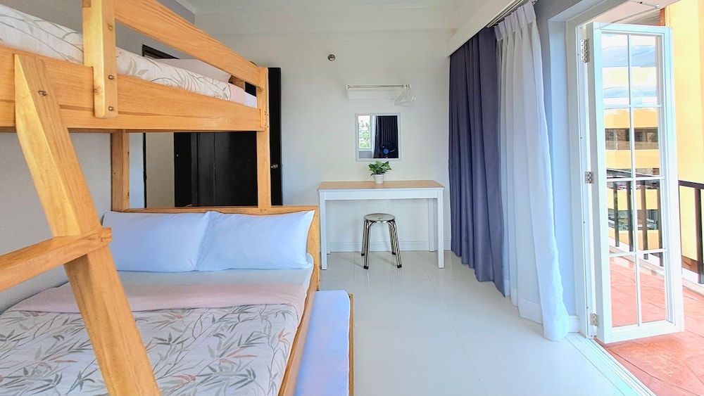 Luxury Apartment, 3 Bedrooms - Photo 27