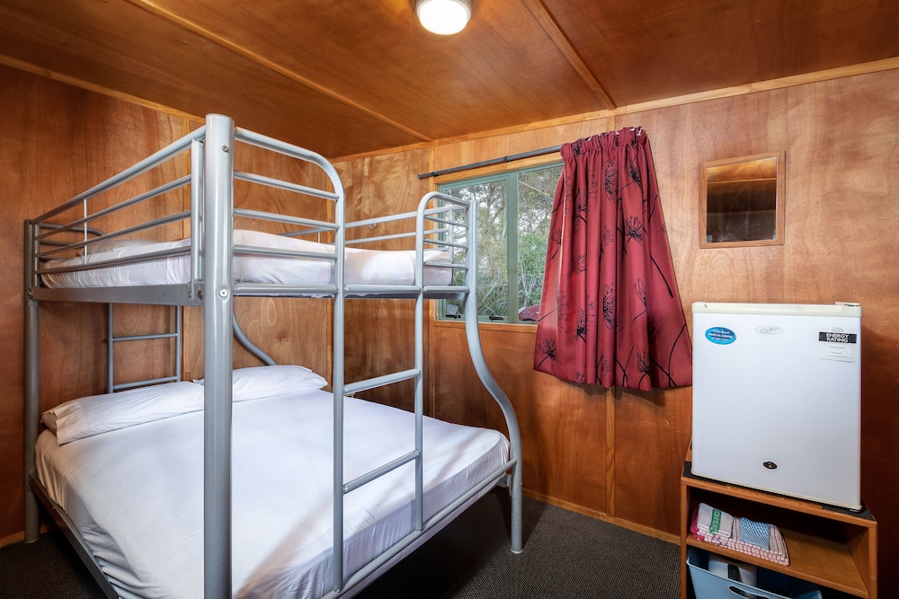 Basic Cabin (1 Tri-Bunk And 1 Queen)