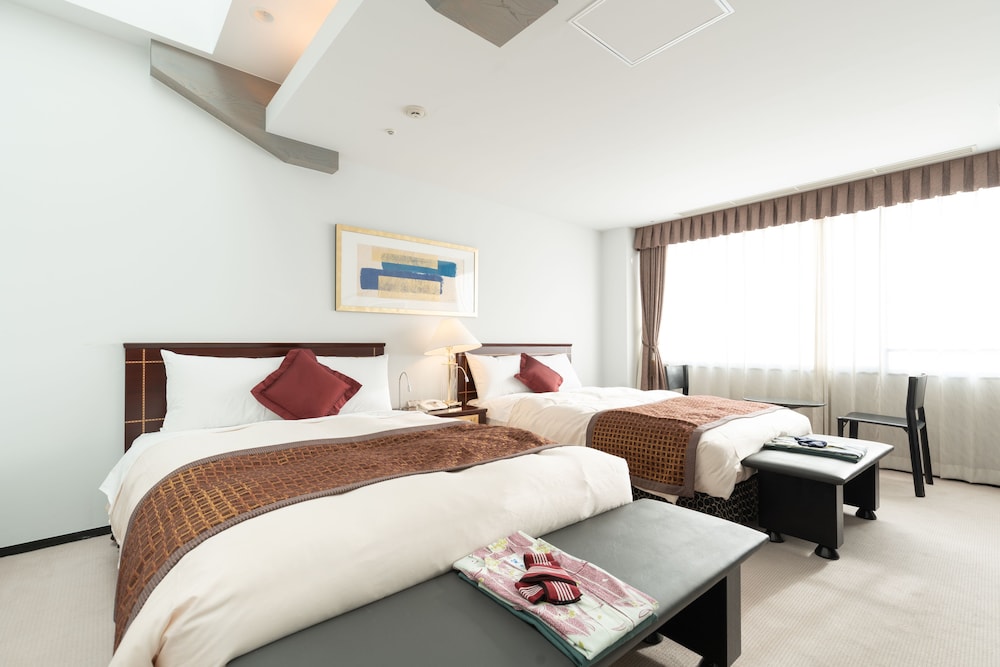 [Non-Smoking] Western Style Suite Room (Mt. Fuji View) - Photo 2