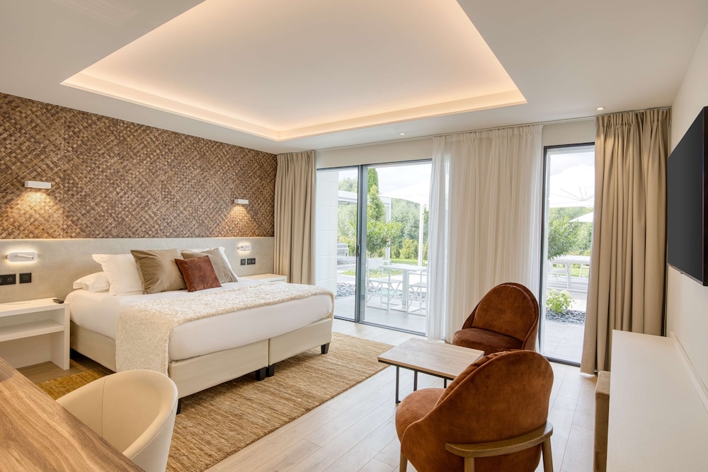 Exclusive Suite, 1 King Bed, Terrace, Golf View - Photo 10