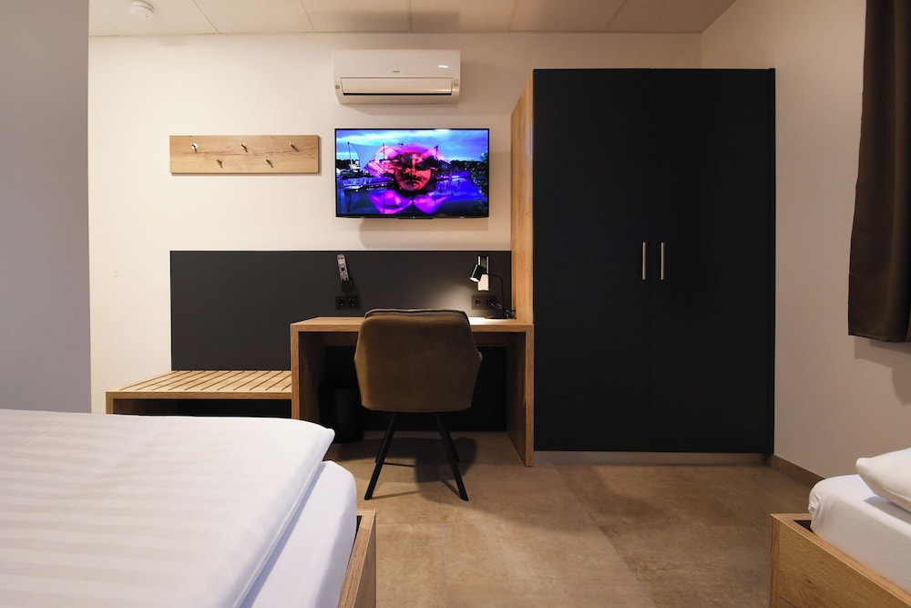 Basic Double or Twin Room, Non Smoking photo 2