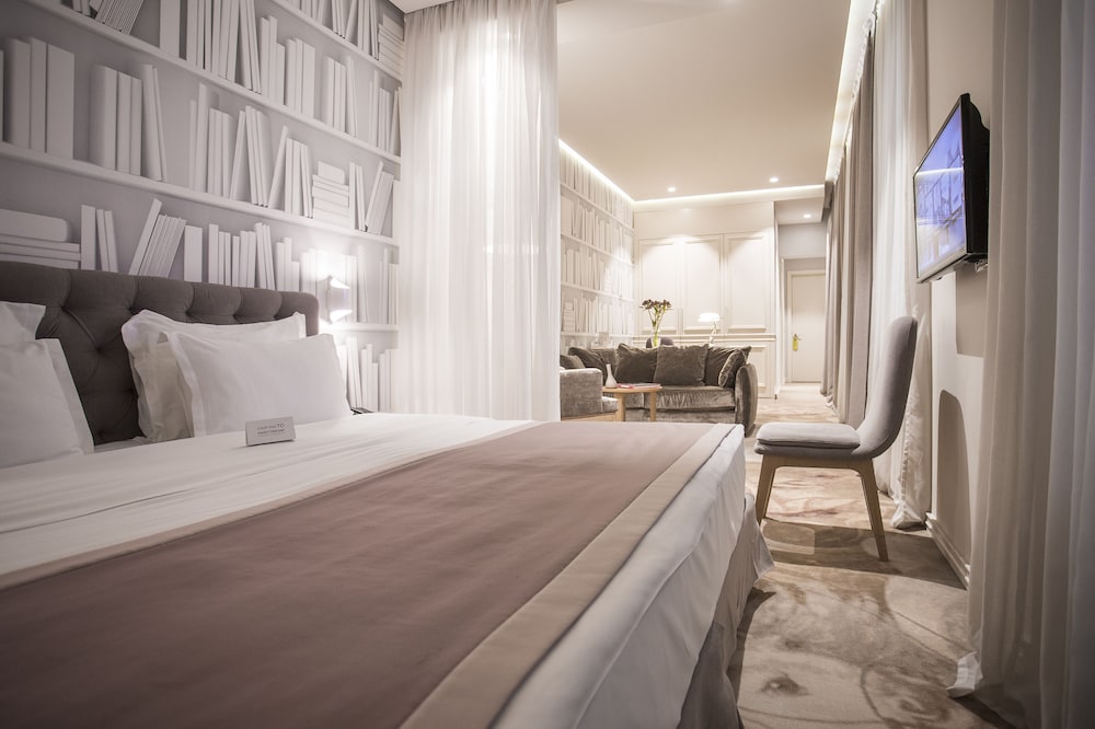 Family Room, 1 King Bed with Sofa bed photo 1