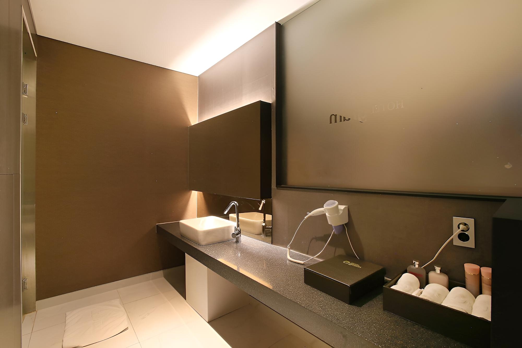 Room (Standard Room) - Photo 10