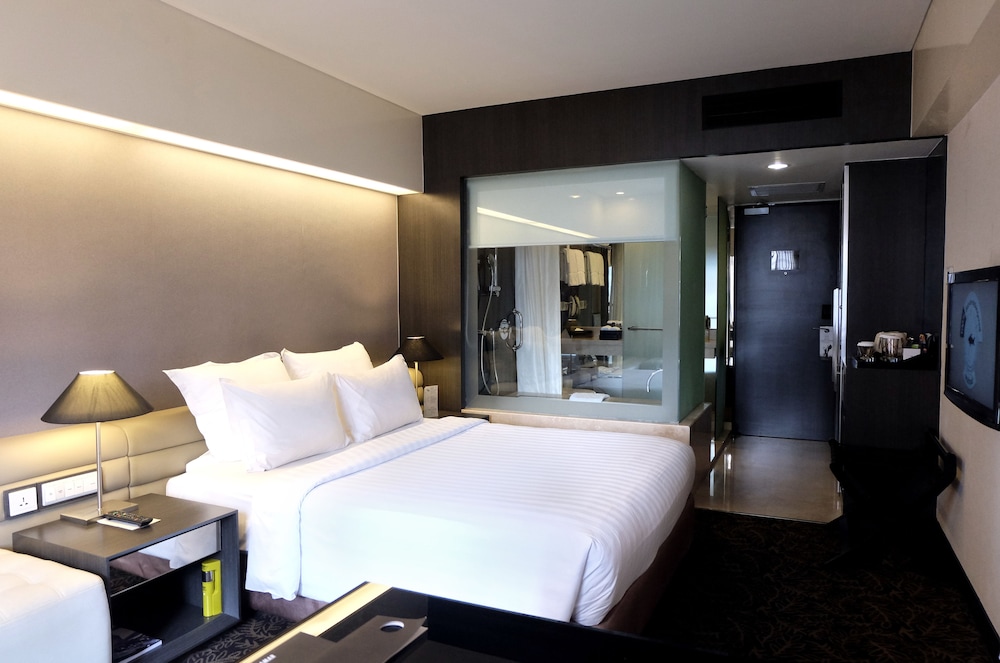Superior Room, 1 Queen Bed, City View (Premium) - Photo 3