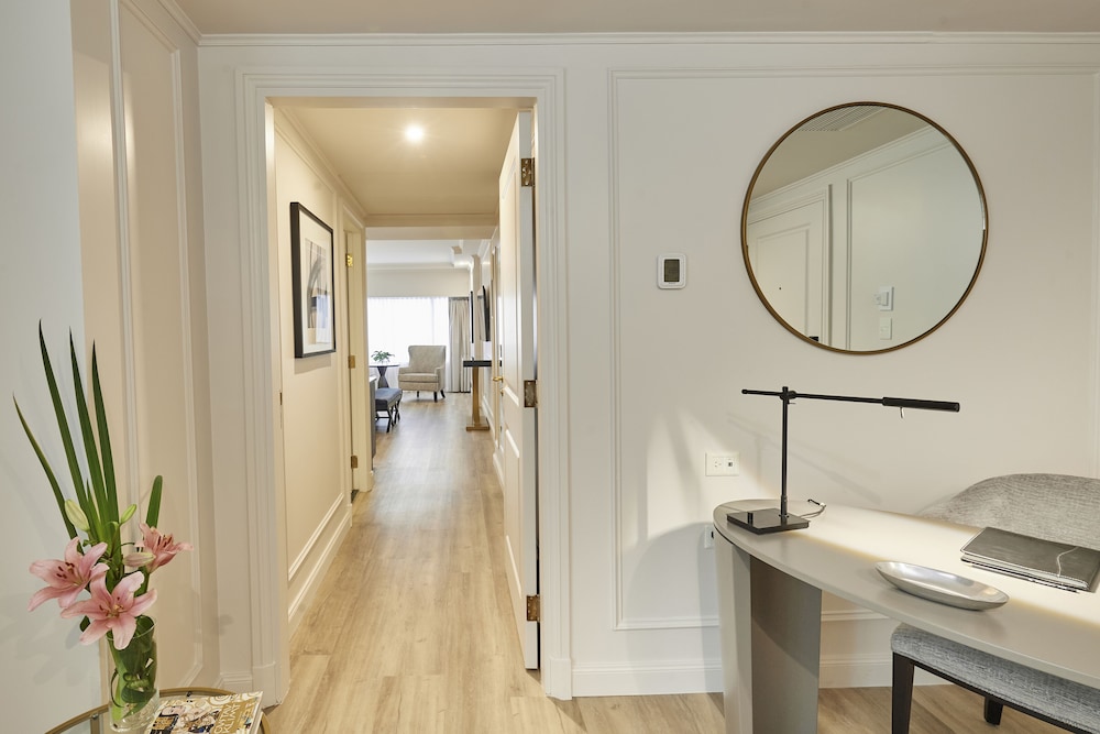 Suite, Corner