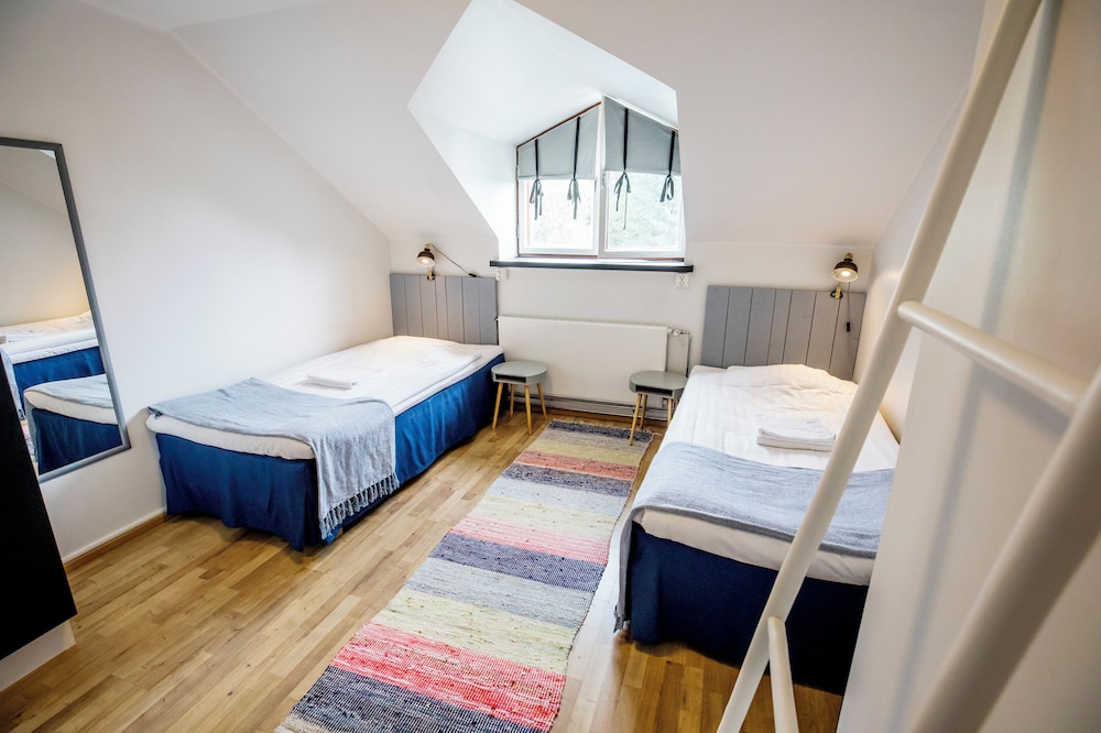 Economy Twin Room photo 3