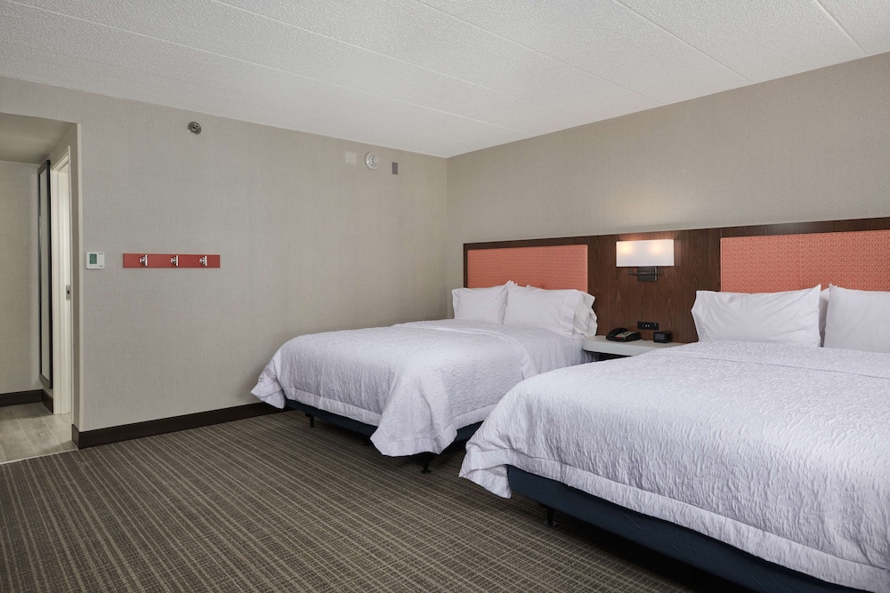 Room, 2 Queen Beds, Accessible, Bathtub photo 1