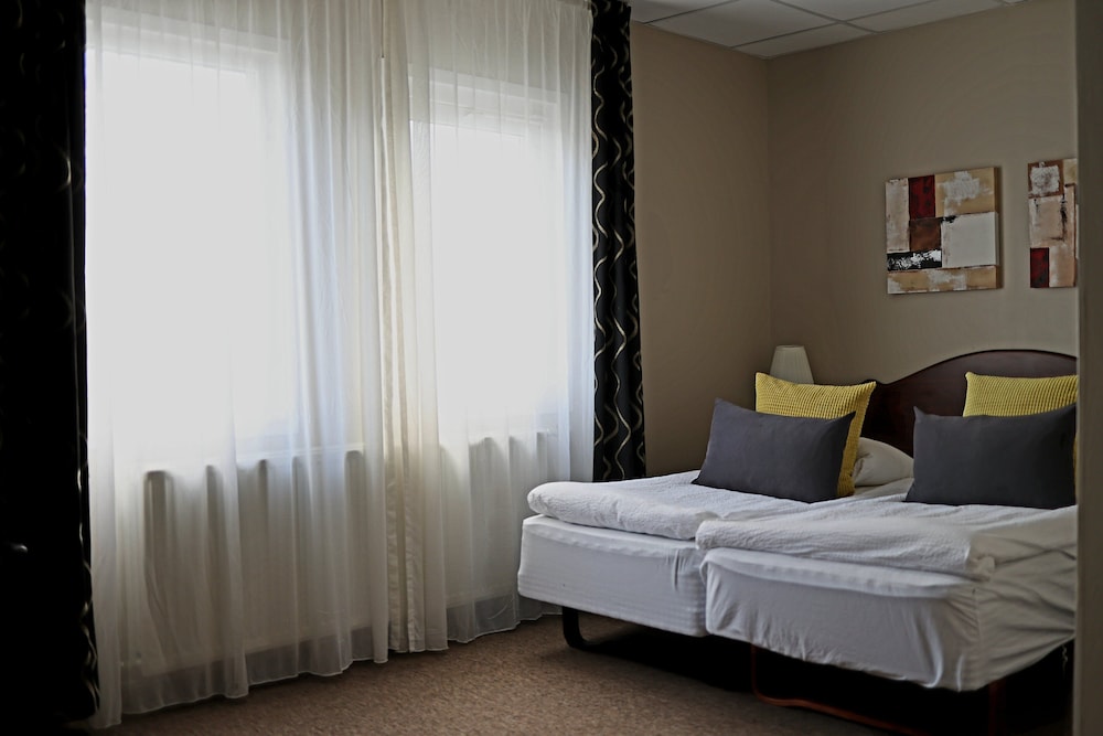 Standard Double or Twin Room - Photo 2