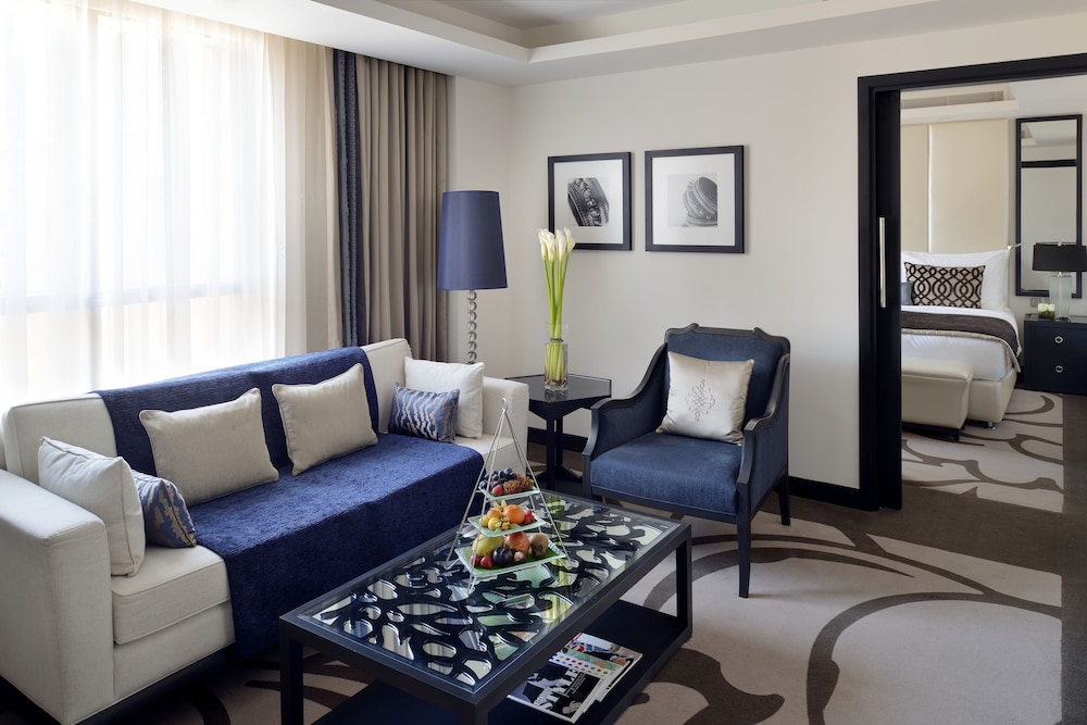 Suite, 1 King Bed, Non Smoking - Photo 3