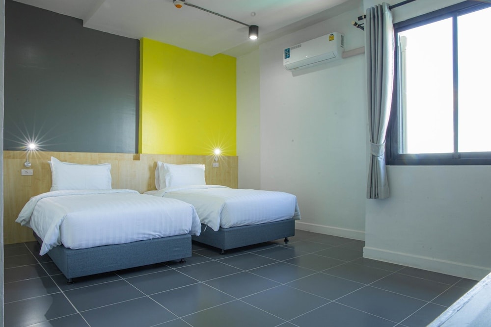 Standard Twin Room, 2 Twin Beds - Photo 2