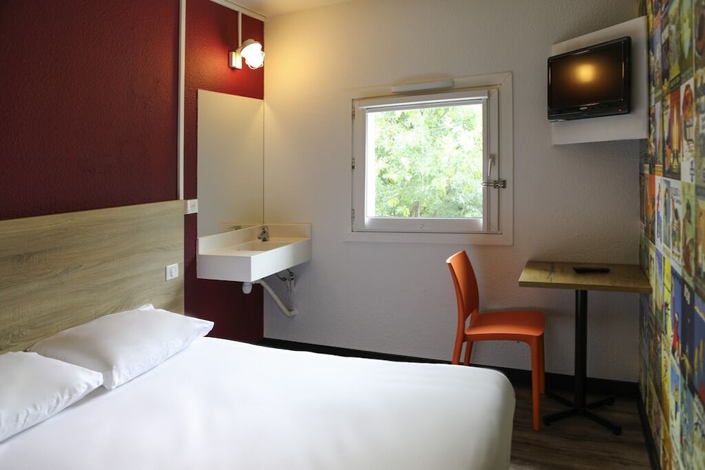 Room (Tandem)