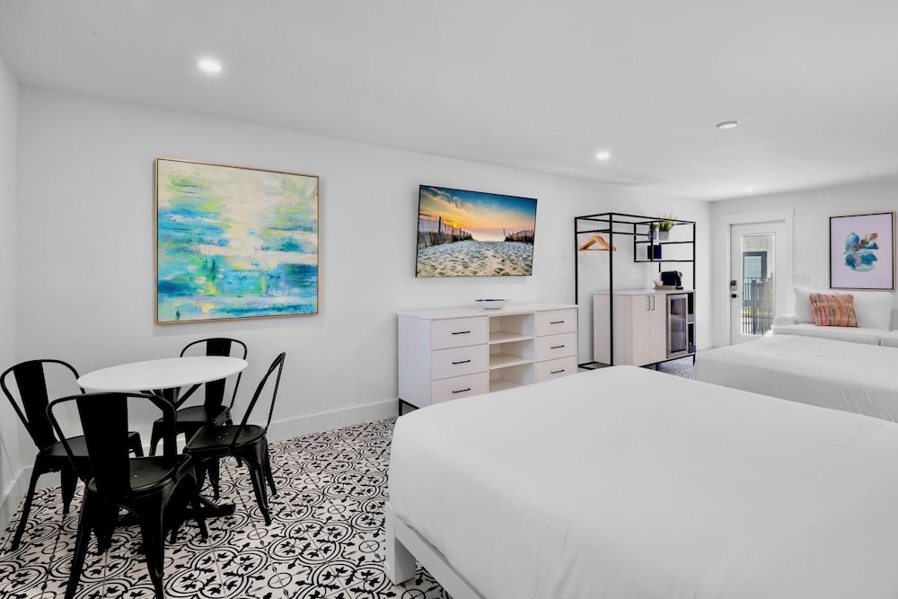 Deluxe Two King Suite