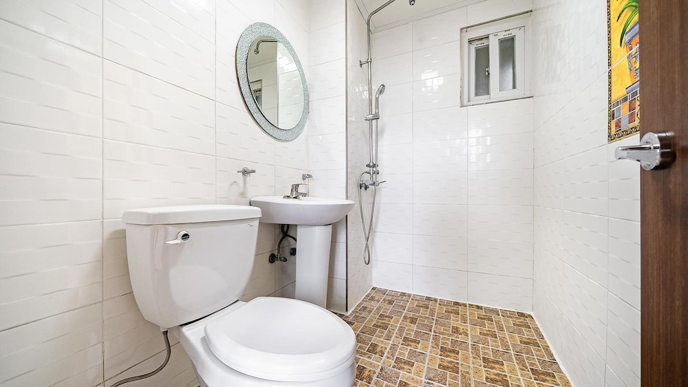 Basic Room, 1 Bedroom (202(Oceanview)) - Photo 10