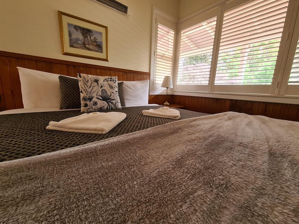 Comfort Room, 1 King Bed, Jetted Tub, Garden View
