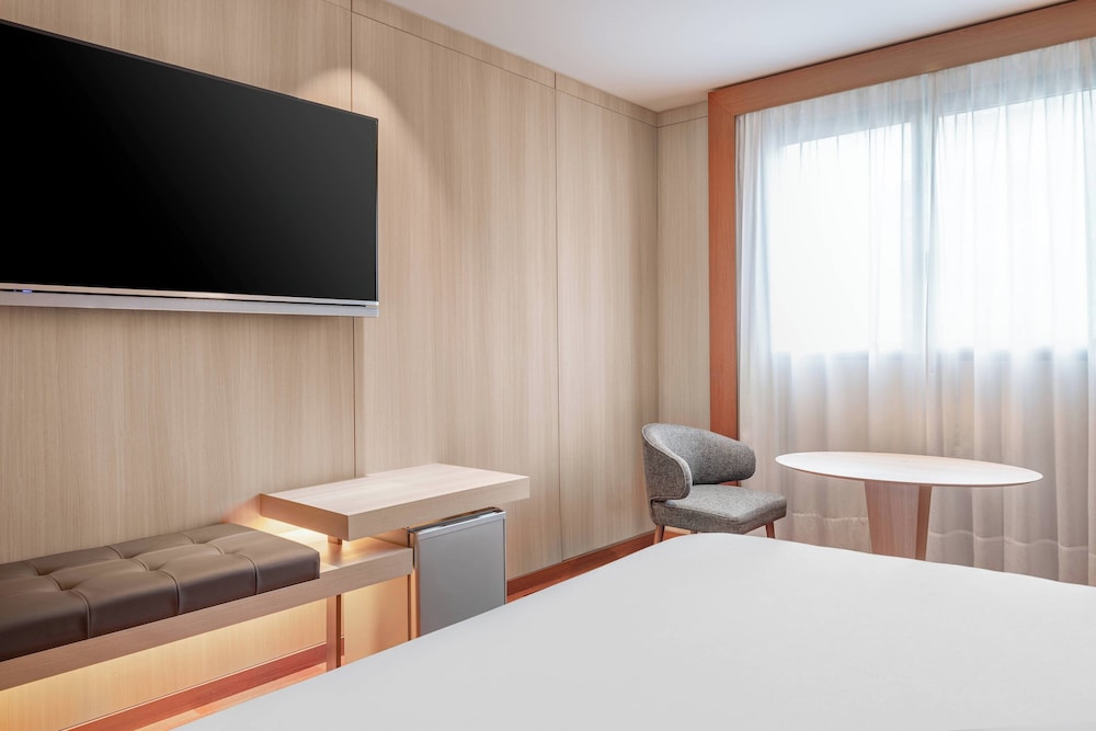 Standard Room, 1 Queen Bed