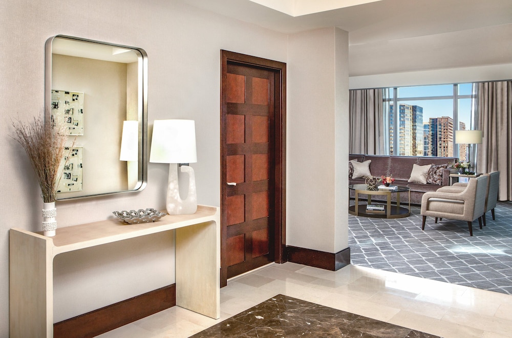 Suite, 1 King Bed (Ambassador) thumbnail 5